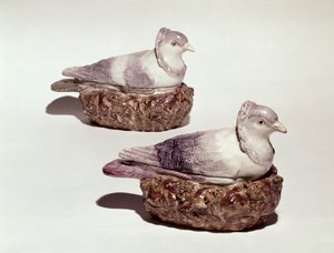 Paar Staffordshire aardewerk terrines in de vorm van duiven, c.1790